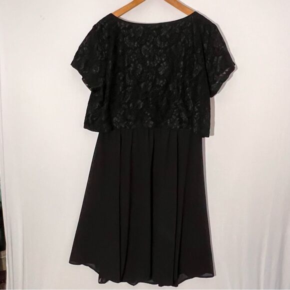 Torrid Knee Length Black Dress Stretch Lace Overlay Size 1 1X 14/16 - Picture 2 of 5